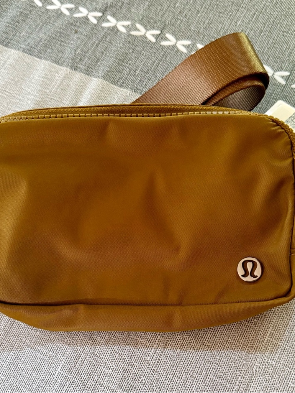 Lululemon everywhere waist bag NWT